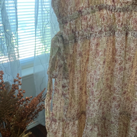 ASTR LORAL PRINT TIERED RUFFLE DRESS IN CREAM MAUVE DITSY SIZE LARGE - Picture 8 of 9